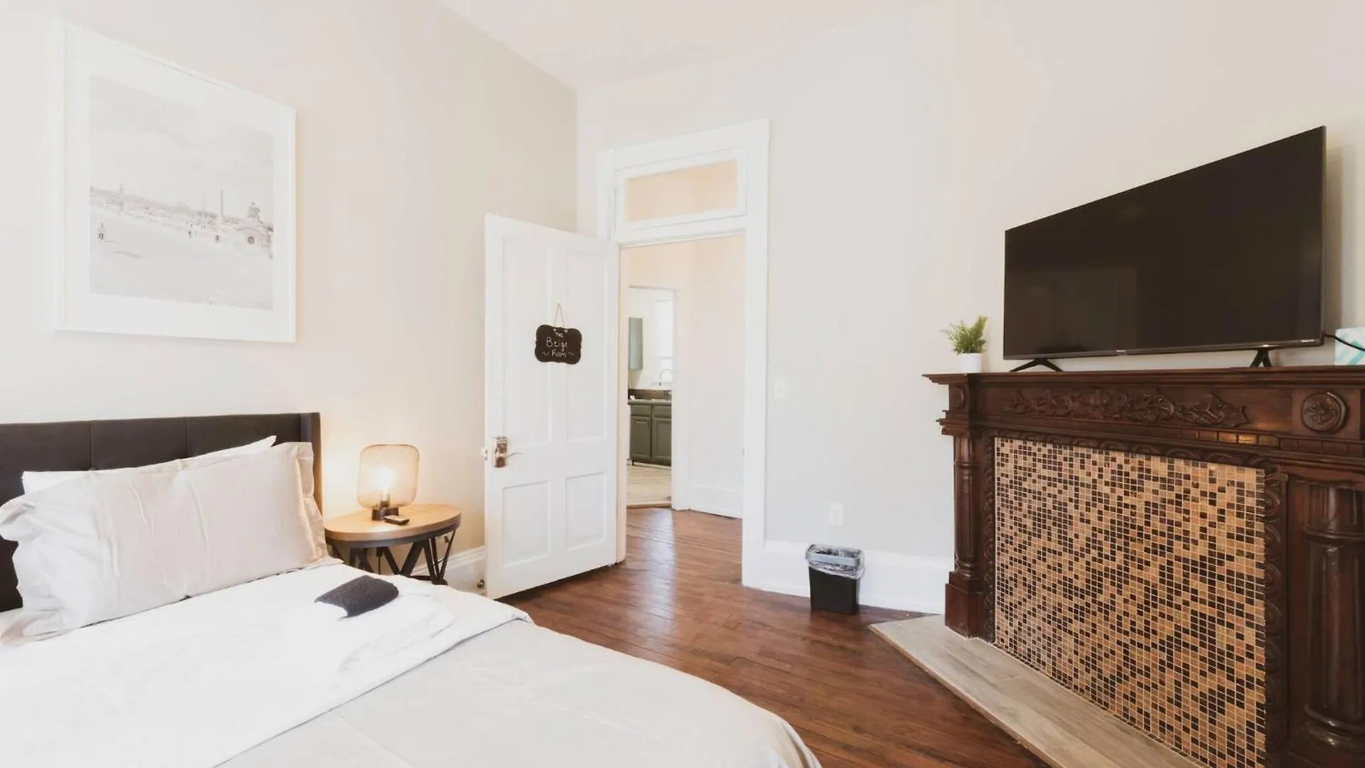 Entire Duplex 2 Apts & 6 Bdrs Near Forsyth Park! 薩凡納 0*,  美国