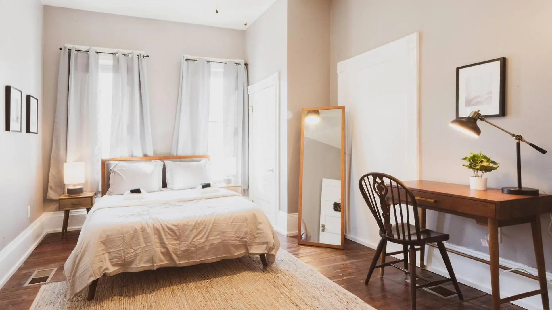 Entire Duplex 2 Apts & 6 Bdrs Near Forsyth Park! 薩凡納