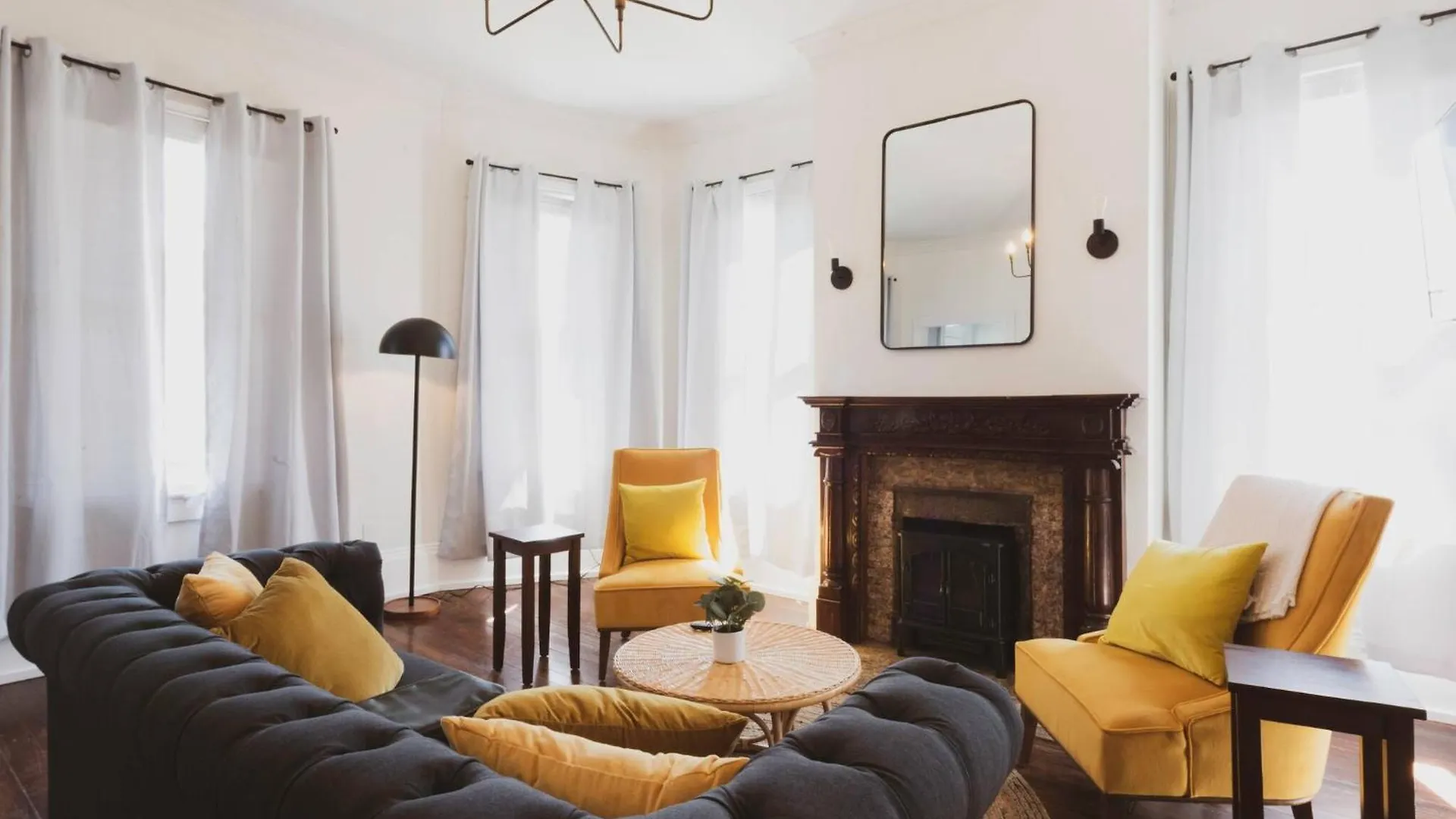 Entire Duplex 2 Apts & 6 Bdrs Near Forsyth Park! 薩凡納