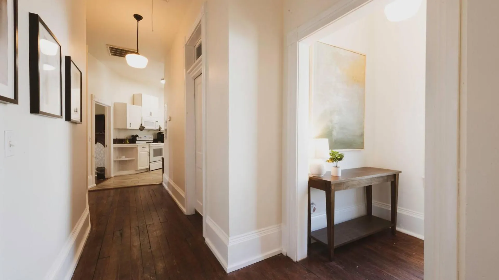 度假居 Entire Duplex 2 Apts & 6 Bdrs Near Forsyth Park! 薩凡納